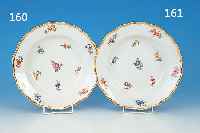 TELLER, MEISSEN, UM 1870, PORZELLAN, BUNTE BEMALUNG, STREUBLüMCHEN, GOLDRäNDER, D. 23CM, L. BER.