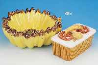 BROTDOSE UND GROßE SCHALE, 1 X SCHRAMBERG, 30ER JAHRE, STEINGUT, MIN. BEST.; SCHALE IM BANANENDEKOR, BUNT STAFFIERT, H.19 CM, D.41CM;U. 19 X 31 ...