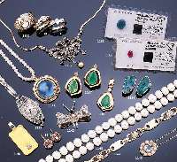 COLLIER M. AQUAMARIN U. 10 HALBPERLEN, GG 585/000, L. 42 CM, AQUAMARIN CA. 1.8 CT PERLEN D. 4 MM