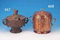 BOWLEGEFäß, DEUTSCH, UM 1900-10, KUPFER MIT HAMMERSCHLAGDEKOR UND GEPRäGTER INSCHRIFT: IN VINO VERITAS, HENKEL MESSING, H. CA. 39 CM,OHNE ...