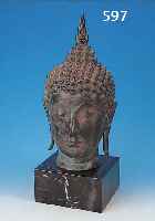 KOPF EINES BUDDHA, THAILAND, 20. JH., NACH DEM VORBILS DES 15. JH., BRONZE, FEINER GUß, MARMORSOCKEL, GESAMTH. 56 CM, KOPF 46 CM