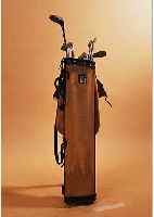 GOLFBAG, ENGLAND UM 1930, GEMARKT LEYLAND SCOTLAND, BESITZERMONOGRAMM -E.D.-, LEINEN- STOFF MIT LEDERGURTEN UND GRIFFEN, MIT 7 ...
