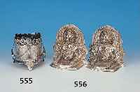 PAAR BUCHSTüTZEN, FRANKREICH, 20ER JAHRE, HISTORISMUS, METALL VERSILBERT, GEFLüGELTES FABELWESEN, H. 14 CM