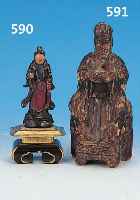 SKULPTUR, CHINA, 17./18. JAHRHUNDERT, HOLZ GESCHNITZT UND GEFAßT, H. 20 CM, SPANNUNGSRISSIG UND L. BESCH.
