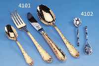 2 ZIERLöFFELCHEN, RUßLAND/MOSKAU UM 1908-1917, 84ER SILBER, BUNTES CLOISONNEE-EMAIL AUF KUHLENUNTERSEITE UND STIELENDE, MEISTERMARKE ANDREJEW ...