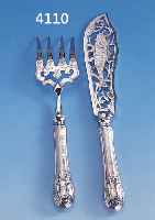 2-TEILIGES FISCHVORLEGEBESTECK, DEUTSCH UM 1890, GRIFFE 800ER SILBER, WABENGUILLOCHE, GEBR.-TEILE METALL MIT FISCHVERZ., GRAVIERT, UND GESäGT, ...