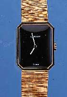 LONGINES DAMENARMBANDUHR, SCHWEIZ UM 1970, NEUTR. GG 750/000-GEH. INCL. GG-GLIEDERB., BODEN GEDR., AUFWEND. ONYX-ZIFFERBL., RUNDAN- KERWERK, 17 ...
