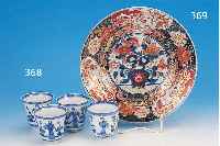 GROßER TELLER, JAPAN, IMARI, MITTE 19. JH., PORZELLAN, REICH BEMALT, D. 29 CM, BLUMEN UND VOGELBEMALUNG, GOLDSTAFFAGE, L. BERIEBEN, ...