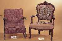 SESSEL, BAROCKSTIL, UM 1860/70, NUßBAUM MASSIV, GESCHNITZTE KRONE, ELEGANTE FORM, ALTERS- UND GEBRAUCHSSCHäDEN, H./SH. 100/45 CM