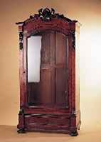 VITRINE, DEUTSCH, UM 1860/70, NUßBAUMWURZELNUß UND NUßBAUMFURNIER, SCHöNE GESCHNITZTE KRONE, SOCKELSCHUB, EIN SCHLOß FEHLT, ...