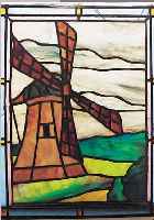 GLASFENSTER, DEUTSCH, UM 1910/20, VERSCHIEDENFARBIGE GLASEINSäTZE, BLEIVERGLAST,MOTIV: HOLLäNDER WINDMüHLE MIT WINDRAD IN ...