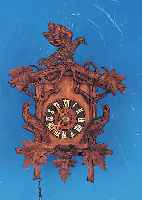 KL. WANDUHR, SCHWARZWALD, SOG. JOCKELE, UM 1880, MIT KUCKUCKSSCHILD, FILIGRAN GE- SCHNITZT, BEINZEIGER - U. ZIFFERN, IN BAHN- HäUSLEFORM, ...