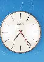 WANDUHR, GLASHüTTE, UM 1960/70, RUNDES KUNSTSTOFFGEHäUSE, ZENTRALSEKUNDE, MARKE ELEKTROCHRON, MIT BATTERIE, IN KURZZEIT-TEST ...