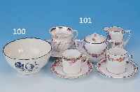 KONVOLUT DREI MOKKATASSEN, SAHNEGIEßER UND ZUCKERDOSE, OSKAR SCHLEGELMILCH UND DEUTSCH, UM 1910, PORZELLAN, HANDBEMALT, H. CA. 5 -6 CM1 TASSE UM ...