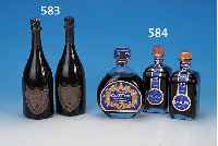 2 FLASCHEN CHAMPAGNER, MOET & CHANDON A EYPERNAY, 1973 UND 1976, CUVEE DOM PERIGNON, 0.75 L, INHALT NICHT GE- PRüFT