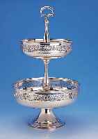 2-STöCKIGE ETAGERE, 925ER SILBER, DURCHBRUCHARBEIT, BODENPLATTE, H CA. 47 CM, MIN. VERBEULT, CA. 1518 G
