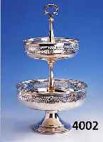 2-STöCKIGE ETAGERE, 925ER SILBER, DURCHBRUCHARBEIT, BODENPLATTE, H CA. 47 CM, MIN. VERBEULT, CA. 1524 G