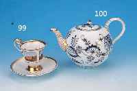 TEEKANNE, MEISSEN, UM 1870/80, PORZELLAN, ZWIEBELMUSTERDEKOR, GOLDGEHöHT, H. 15CM, DECKELROSE MIN. BEST.