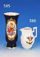 VASE, MEISSEN, UM 1958/59, PORZELLAN KOBALT-BLAU GLASIERT, IN GOLDGERAHMTER KARTUSCHE FEINE BLUMENMALEREI, H. CA. 21 CM