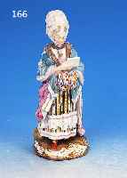 PORZELLANFIGUR, MEISSEN, UM 1870-80, 1. WAHL, EDELDAME MIT SPITZENBESETZTEM KLEID UND MUFF, BUNT BEMALT, AM SPITZENBESATZ LEICHT ...