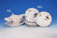 SAUCIERE, MEISSEN, 40ER JAHRE, PORZELLAN, RELIEFIERTER RAND, BUNT BEMALT MIT VOGELDEKOR,GOLDRAND, H. CA. 11 CM, L. CA. 26 CM