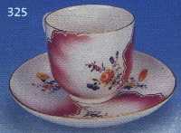 TASSE MIT UNTERTASSE, MEISSEN, UM 1795, POR-ZELLAN, BUNTE STREUBLUMENMALEREI, AM HENKEL MIT AUFGESETZTEN BLüTENAPPLIKATIONEN, GOLD- RAND, H. ...