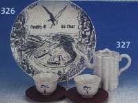 KONVOLUT DREI TEILE MEISSEN, ZWEI MOKKA- TASSEN, PORZELLAN UND BöTTGER-STEINZEUG, DAT. 1982, H. CA. 4.5 CM, KLEINE KANNE, DAT. 1991, H. CA. 11 CM