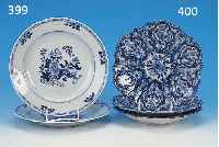 ZWEI TELLER, CHINA, UM 1790, PORZELLAN, D. 23 CM, BLUMENBEMALUNG