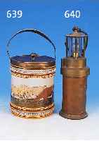 BONBONNIERE, VILLEROY & BOCH METTLACH, UM 1895, FEINSTEINGUT, GERITZT UND BUNT BEMALT, METALLDECKEL, H. CA. 17 CM