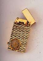I.M.F. GASFEUERZEUG MIT UHR, SCHWEIZ UM 1964METALL VERG., BER., FKT. UNGEPR., SCHWEIZER STIFTENANKERW. VON BFG, 17 ST., HANDAUFZUG, STOßGES., ...