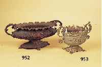 PFLANZSCHALE, FRANKREICH, UM 1900, EISENGUß,H.32 CM, B. 44 CM, REICH VERZIERT, KORRODIERT ALTERSSCHäDEN, BODEN MIT LöCHERN