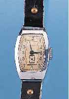 KONVOLUT: 2 SWESDA ARMBANDUHREN, SOWJETUNIONUM 1953, BEIDE METALL VERCHR., 1X RECT.-FORM, 1X TONNENFORM, BEIDE VERS. ORIG.-BLäTTER, ALTERSBED. ...
