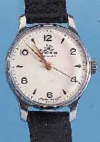 KONVOLUT: 3 SPORTIVNIJE HERRENARMBANDUHREN, SOWJETUNION 1955-1958, 2X VERS. BLäTTER, M. DARST. EINES SPORTLERS, 1X SCHW. OHNE, BEIDE ...