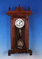 WANDUHR, NEUZEITLICH, MIT ALTEN WERK, GESAMTES GEHäUSE AUßER RüCKWAND SEKUNDäR, ZWEIGETEILTES EMAILZIFFERBLATT, MASS. ...
