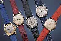 UNIVERSAL ARMBANDCHRONOGRAPH TRICOMPAX, REF.-NR. 22536, SCHWEIZ UM 1945, EDELST., BODEN U. GLASR. GEDR., BLATT REST., VOLLKALEN-DERANZ. ...