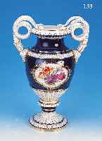GROßE DOPPELHENKELVASE, MEISSEN, ENDE 19. JH., PORZELLAN, H. 48 CM, KOBALTBLAUGRUNDIG, ZWEI GROßE SCHLANGENHENKEL, IN GOLDEINRAHMUNG GROßE ...