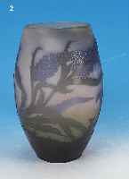 VASE, GALLé, UM 1904-08, FARBLOSES GLAS, H.19.5 CM, LILAFARBEN UND GRüN üBERFANGEN, FLORALER DEKOR, GEäTZT, SIGNIERT