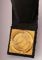 JAEGER LE COULTRE TASCHENWECKERCHEN MEMOVOX, REF.-NR. 949202, SCHWEIZ UM 1970, LEDER- BEZOGEN, METALLANTEIL HARTVERG., GEH- U. WECK-WERK GETR. ...