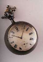 KUGELUHR MIT EINGEBAUTEM, RUSSISCHEM TASCHEN- UHRWERK, AKTUELLE FERT., GLASKöRPER M. OPTISCHER WIRKUNG, EMAILFARB. BLATT, KL. SEK. VERT., ...