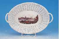 HENKELKöRBCHEN, MEISSEN, UM 1880/90, PORZELLAN, L. 26 CM, GEFLOCHTENER RAND,, IM SPIEGEL ANSICHT VON DRESDEN, SEHR FEINE BEMALUNG, ...