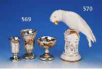 PAPAGEI, UM 1930, FIRMA ZEH-SCHERZER BAVARIA, PORZELLAN, SOCKEL, SCHNABEL, KRALLEN UND AUGEN GOLDSTAFFIERT, L. BERIEBEN, SCHWANZ- SPITZE L. ...