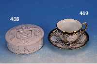 TASSE MIT UNTERTASSE, MEISSEN, UM 1850, PORZELLAN, REICH RLEIEFIERT UND GOLDEN UND KOBALTBLAU STAFFIERT, H. CA. 6,5 CM