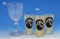 SECHS GLäSER, ÖSTERREICH, UM 1880, SCHWARZE BEMALUNG IM SCHERENSCHNITTDEKOR, HAUSMALEREI, EIN GLAS RESTAURIERT, GOLDRäNDER L. ...