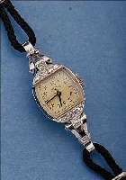 ELGIN DAMENARMBANDUHR, REF.-NR. 149, USA UM 1950, PLATIN, LüNETTE U. SCHARNIERBANDANST. M. DIAMANTEN, BODEN GEDR., ANKERFORMWERK KAL. 619, 19 ...