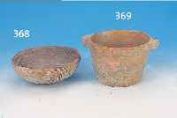 GEFäß, PERSIEN, 12. JH. N. CHR., GEBRANNTER TON MIT RESTEN TüRKISBLAUER GLASUR, GERITZTER DEKOR, H. CA. 8,5 CM