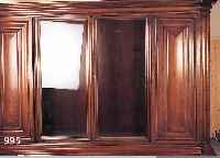 BüCHERSCHRANK, DEUTSCH, STILMöBEL DER 70ER JAHRE, BAROCKSTIL, NUßBAUMFURNIER, MITTLERE TüREN VERGLAST, CA. 175 X 280 X 53 CM LEICHTE ...