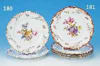 ZWEI TELLER, NYMPHENBURG, CA. 20ER JAHRE, PORZELLAN, BLUMENBOUQUET, RAND M. DURCHBRUCH- ARBEIT, GOLDSTAFFAGE, D. CA. 21 CM