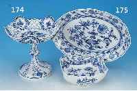 ZWEI TEILE, MEISSEN, UM 1870-90, PORZELLAN, 2. WAHL, ZWIEBELMUSTER: BEST. AUS EINER PLAT- TE, L. CA. 34.5 CM U. EINER ECKIGEN SCHALE, D.CA. 18.5 CM, ...