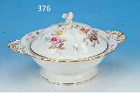 DECKELTERRINE, MEISSEN, UM 1870, PORZELLAN, 1. WAHL, SEHR FEIN BEMALT MIT BLUMENBOUQUETS, STREUBLUMEN UND SCHMETTERLINGEN, GOLDRAND, H. CA. 15 ...
