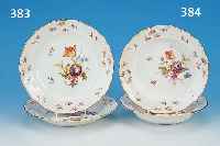 ZWEI TELLER, MEISSEN, UM 1870, 1. WAHL, PORZELLAN, FEINE BUNTE BEMALUNG MIT STREU- BLUMEN, INSEKTEN UND SCHMETTERLINGEN, IN DER MITTE M. ...